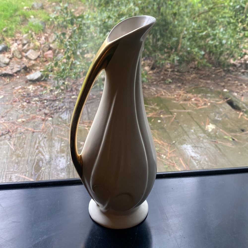 Elegant Cream Ceramic Vase - Picture 2 of 3